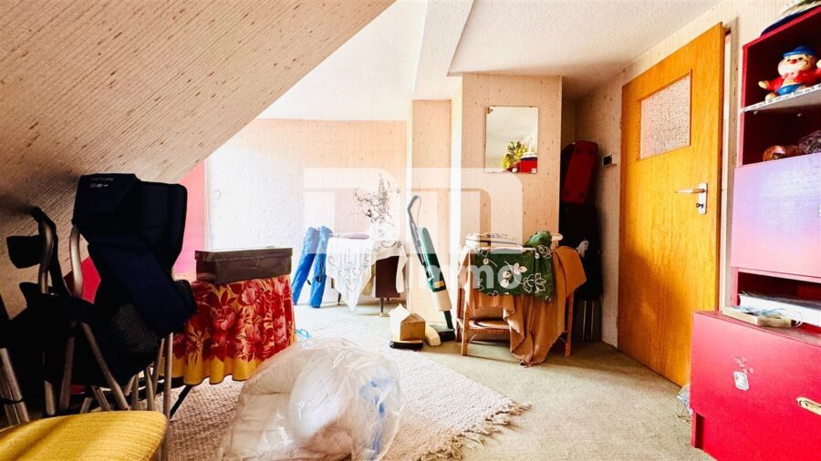 (R)eserviert!Ein- Zweifamilienhaus mit Innenhof, Balkon, Dachterrasse + Garage - DG Ausgebauter Dachboden / Zugang Balkon